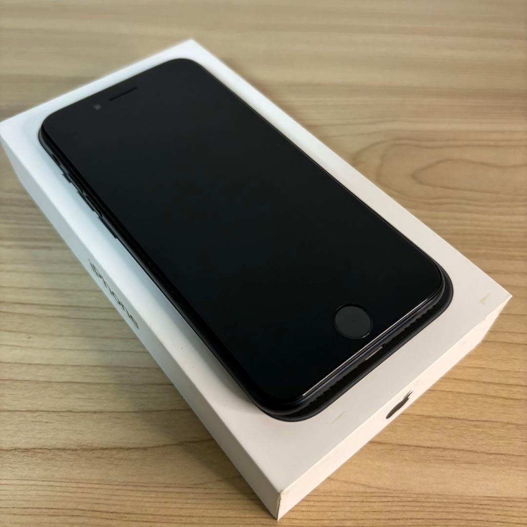 【極美品】 iPhone SE3 128GB simフリー