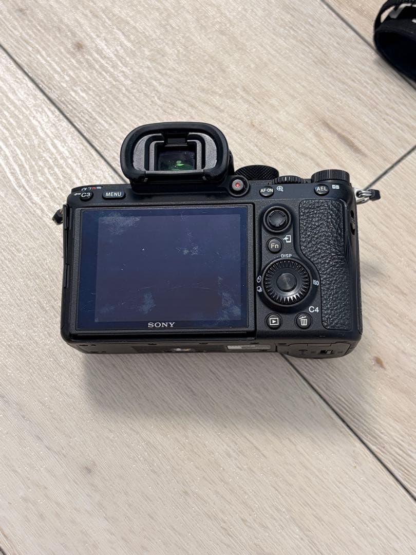 SONY α7R III ILCE-7RM3 本体とストラップ