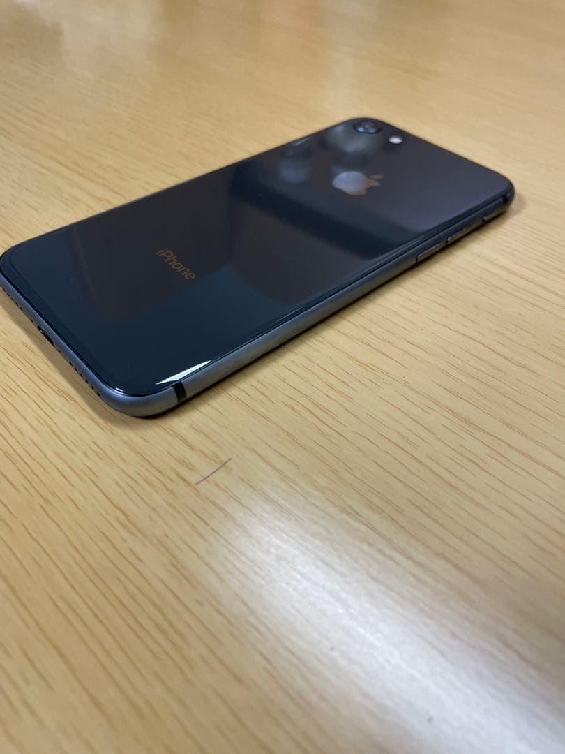 Apple iPhone 8 ブラック　本体